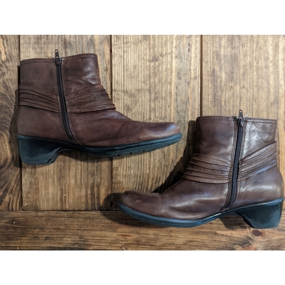 Clarks Bendable Zip Brown Leather Ankle Booties 11 - Picture 2 of 8